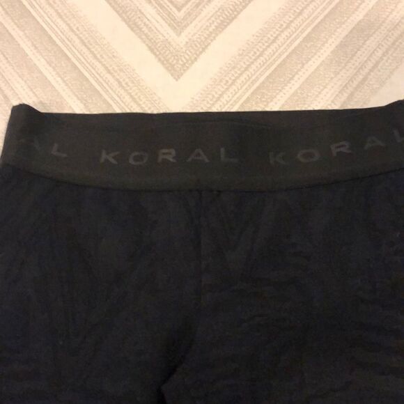 Koral Black Textured Crop Leggings Elastic Waist - Picture 2 of 7